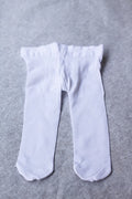Collant fin blanc pour bébé fille, de type collant de danse. Idéal à porter avec une robe de cérémonie. Boutique Fil de Légende à Paris, Neuilly-sur-Seine.