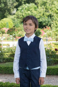 Gilet de cérémonie pour petit garçon en coton bleu marine. Magasin vêtements de cérémonie pour enfants Fil de Légende. Boutique à Paris, Neuilly-sur-Seine.