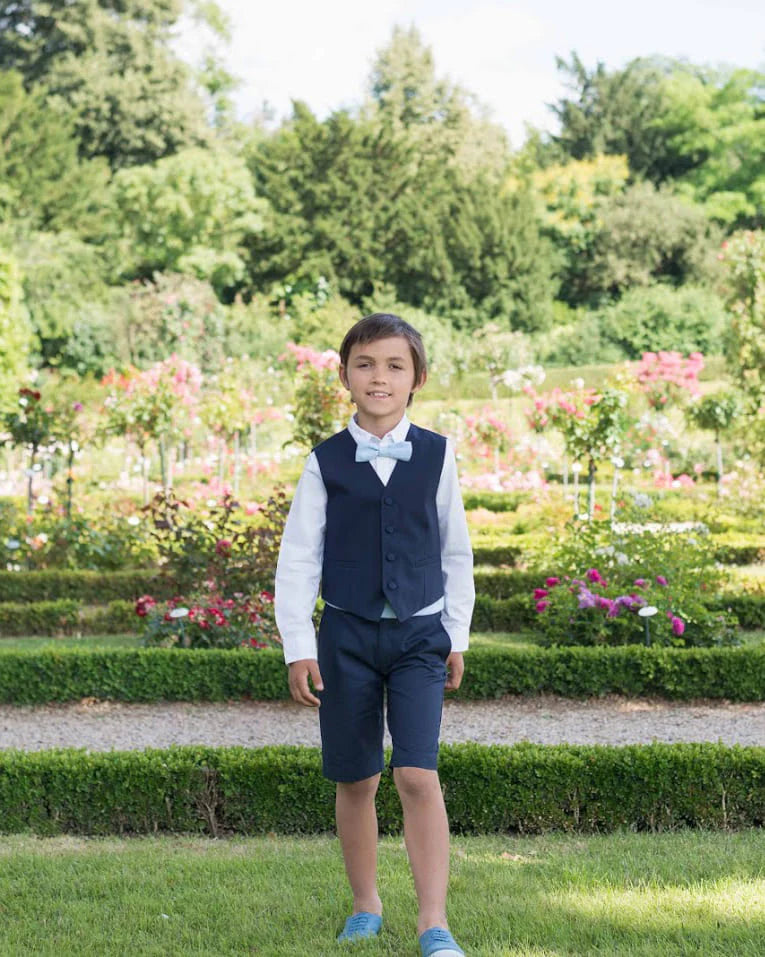 Gilet de cérémonie pour petits garçons en coton bleu marine. Boutique de vêtements de cérémonie pour enfants Fil de Légende à Paris, Neuilly-sur-Seine.